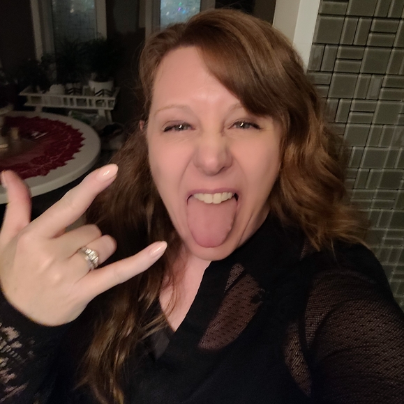 Meet your Posher, Amy - Picture 2 of 4